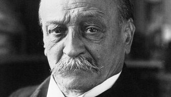 Georges Courteline, &eacute;crivain et dramaturge fran&ccedil;ais fin XIXe si&egrave;cle, satiriste de la bureaucratie, auteur de Messieurs les ronds-de-cuir