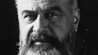Tristan Bernard, dramaturge et humoriste fran&ccedil;ais d&eacute;but XXe si&egrave;cle, ma&icirc;tre du vaudeville fantaisiste et bons mots l&eacute;gendaires